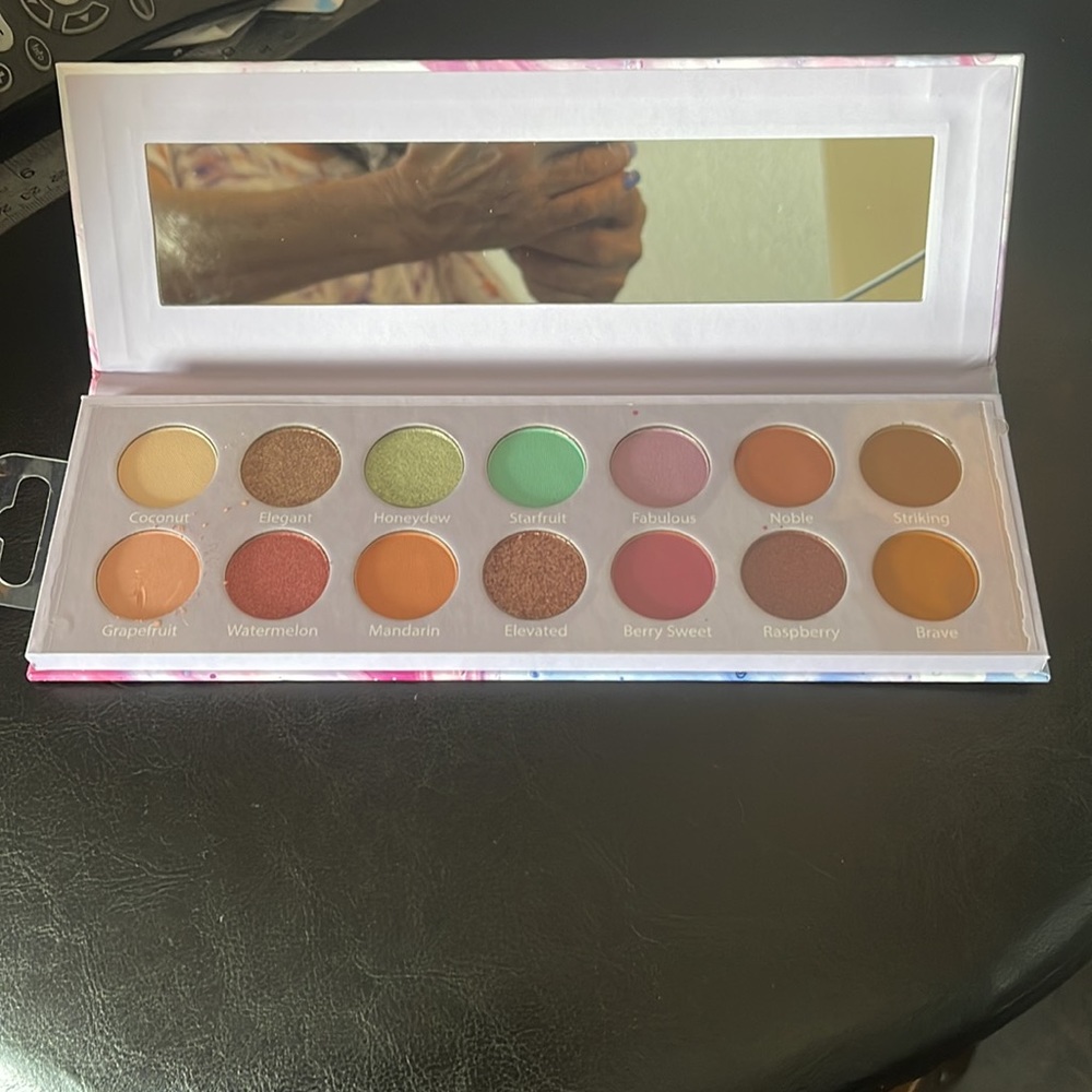 New Super Loved shades eyeshadow pallete Spring Colors